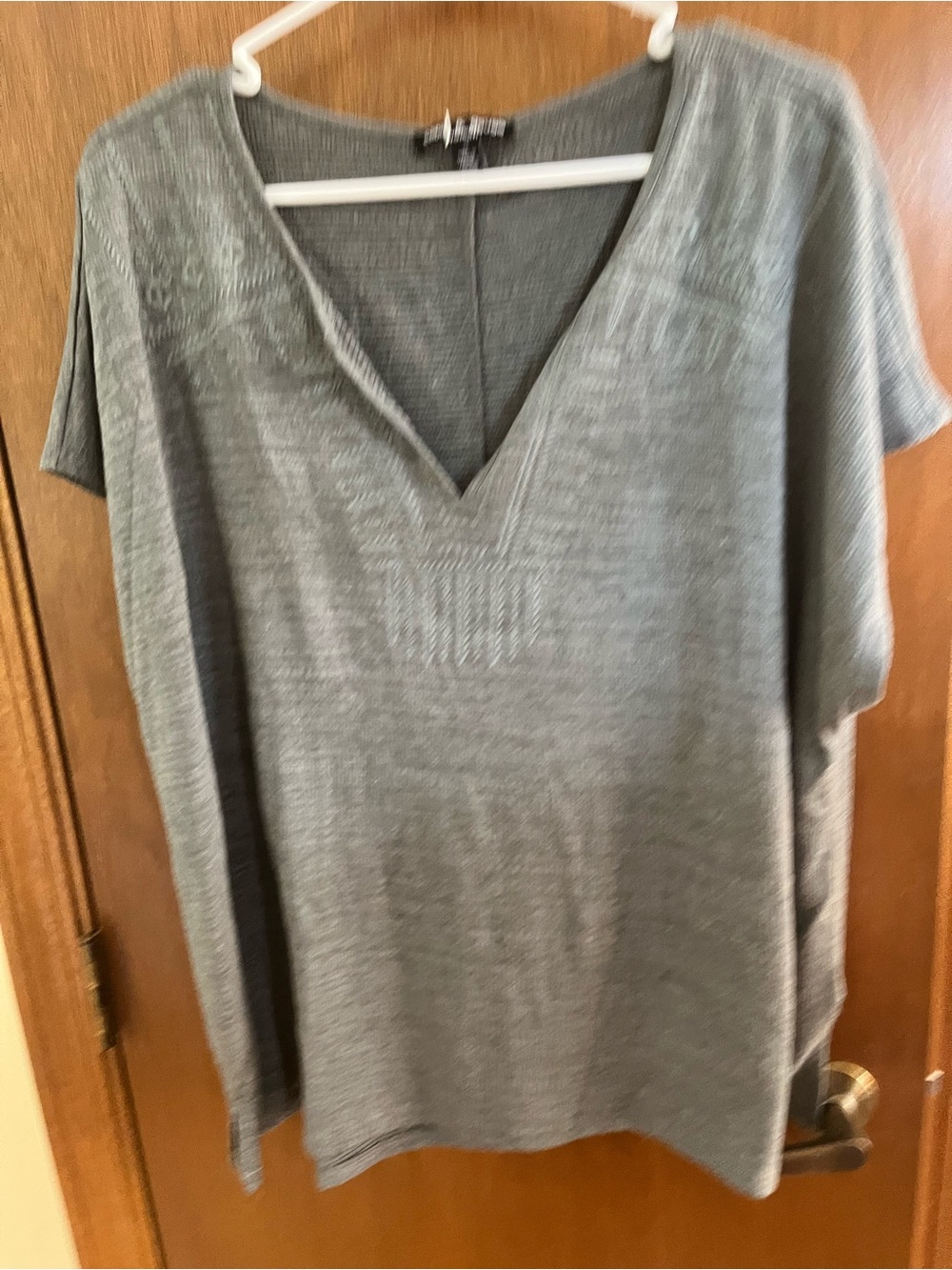 Cable & gauge 1x Lightweight V-Neck Knit Top - Gray